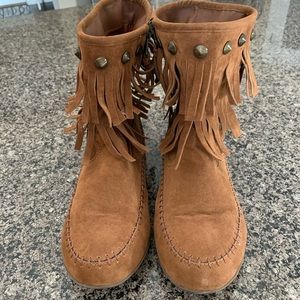 Size 8.5 Comfortview fringe bootie worn once.